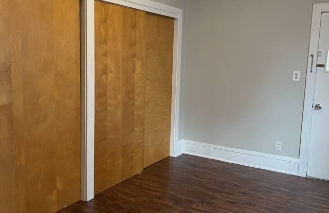 1308 1/2 Lafayette Avenue - 1308 1/2 Lafayette Avenue, Mattoon, IL 61938