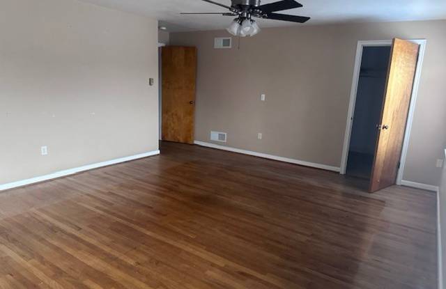 Spacious 2nd floor 3 Bedroom Apartment photos photos