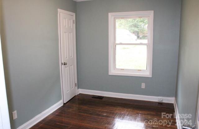 1841 West Boulevard Gallery 3
