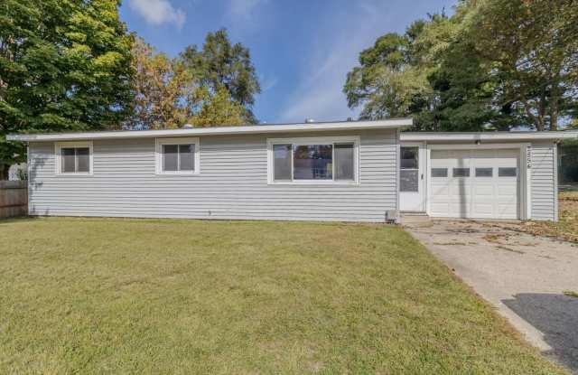 Well Maintained Home in Great TC Location Gallery 1