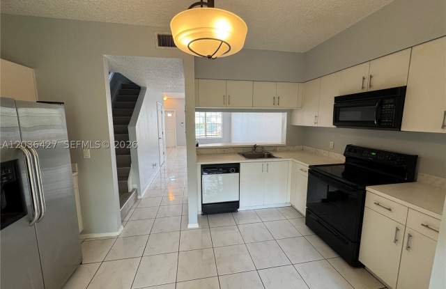 77 SIMONTON CR Gallery 4
