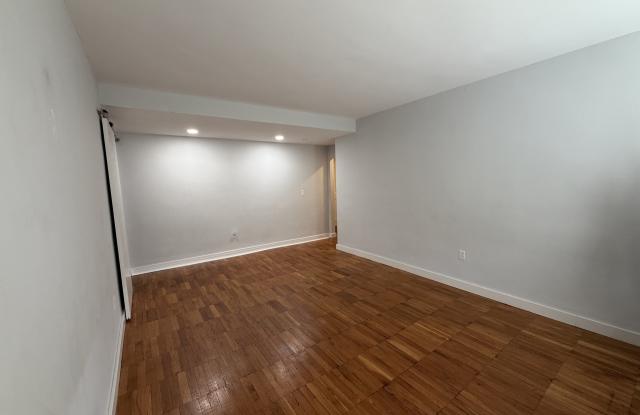 230 Farmington Avenue Gallery 4