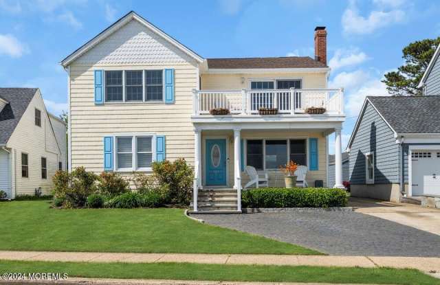 305 North Boulevard photos photos