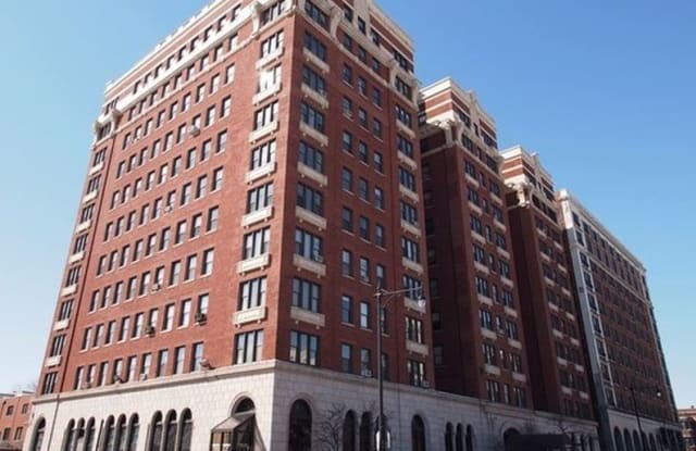 5300 South Shore Dr UNIT 64 - 5300 South Shore Drive, Chicago, IL 60615
