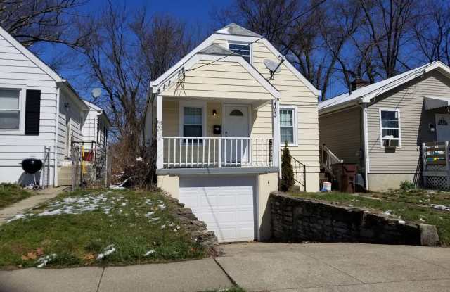 Spacious 3 Bedroom Home Located in North College Hill!! Gallery 1