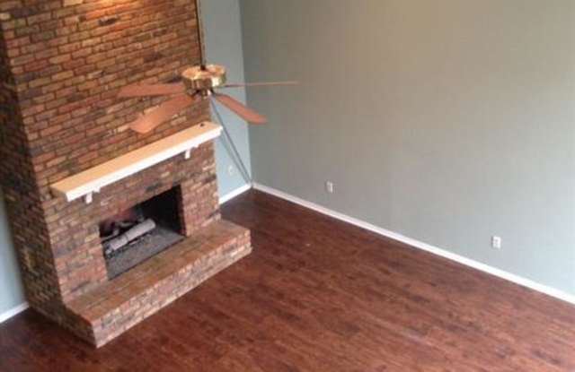 4025 Angelina Drive Gallery 2