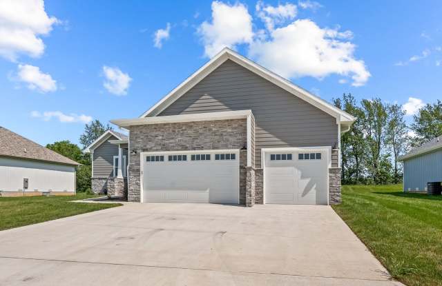 Beautifully Updated 4 Bedroom Home in Ozark, MO! Gallery 3