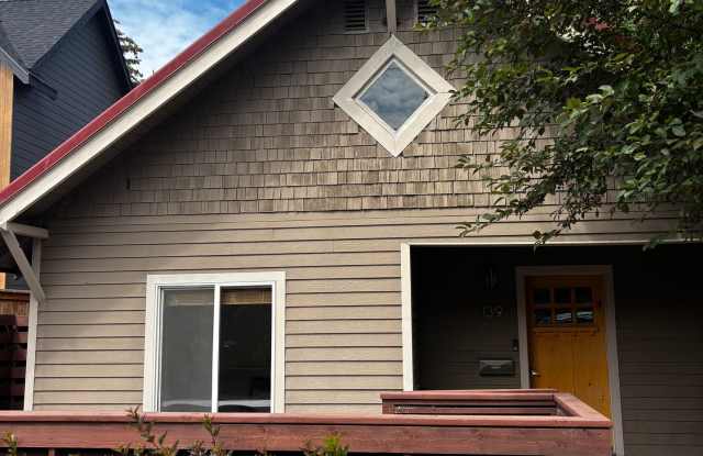 Ideal Duplex on NW Broadway with Parking photos photos