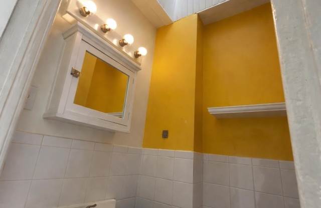 22 WHITMAN AVE photos photos