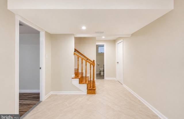2933 ARIZONA Avenue NW Gallery 3