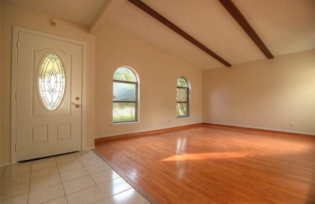 1906 San Saba Lane Gallery 3