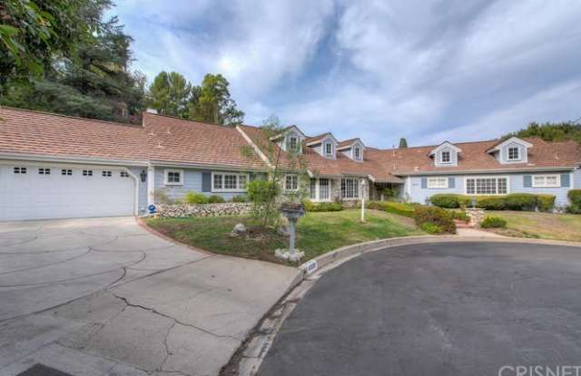 4525 Comber Avenue Gallery 3