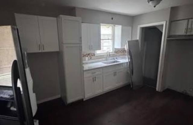 7337 Woodmont Avenue Gallery 4