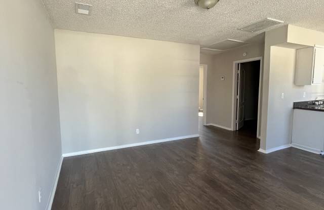 485 South Jefferson Street - Unit B Gallery 3