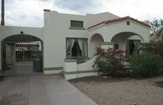 745 East McKinley Street Gallery 2