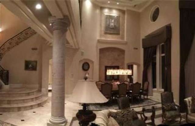 8741 Newport Isle Ct, Las Vegas, NV 89117 Gallery 4