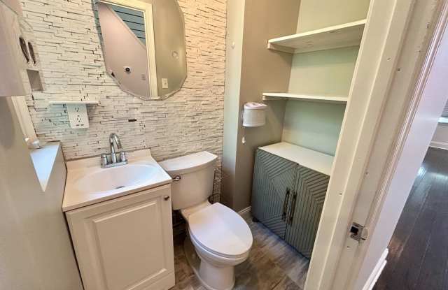 Spacious 3-Bedroom Home with Central Air, In-Unit Laundry and Patio Gallery 4