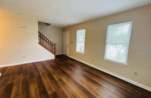 4 Bedroom, 3 Bath Townhouse Gallery 4