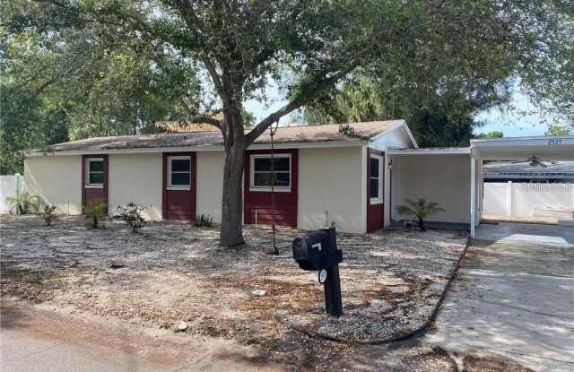 2925 W TYSON AVENUE - 2925 West Tyson Avenue, Tampa, FL 33611