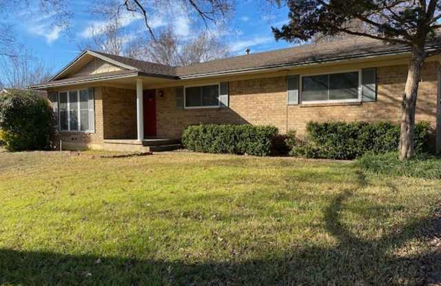 Large 3 bed/2 bath home in nice neighborhood in Denison! photos photos