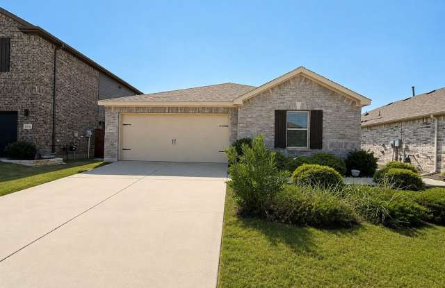 Gorgeous 4 Bedroom Home in the Winn Ridge Community of Aubrey! photos photos