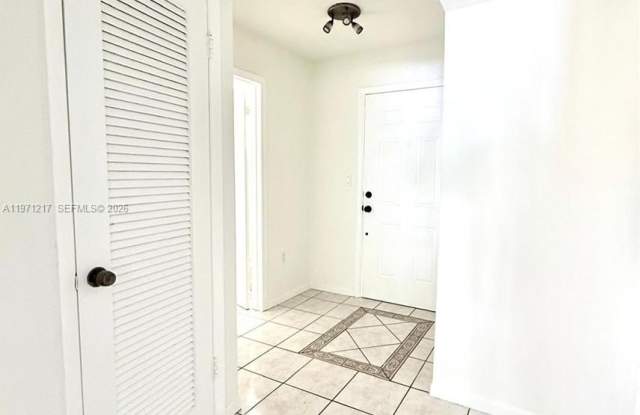 1201 NE 191st St photos photos