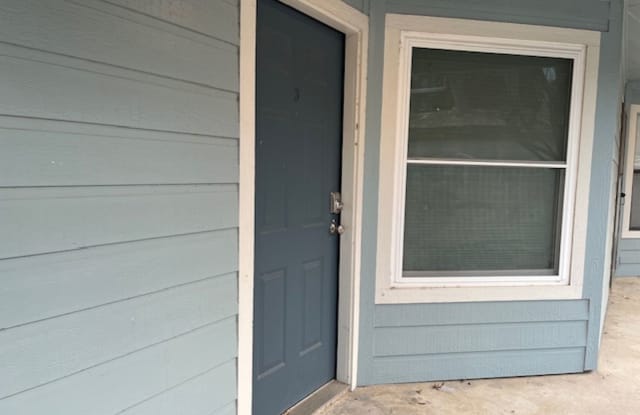Beautiful 1/1 Condo at Canyon Lake / Includes Water & Trash & Cable Gallery 3