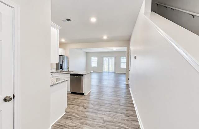 Modern 3 Bedroom Townhome in Prime Kannapolis Location - Available Nov. 13th Gallery 4