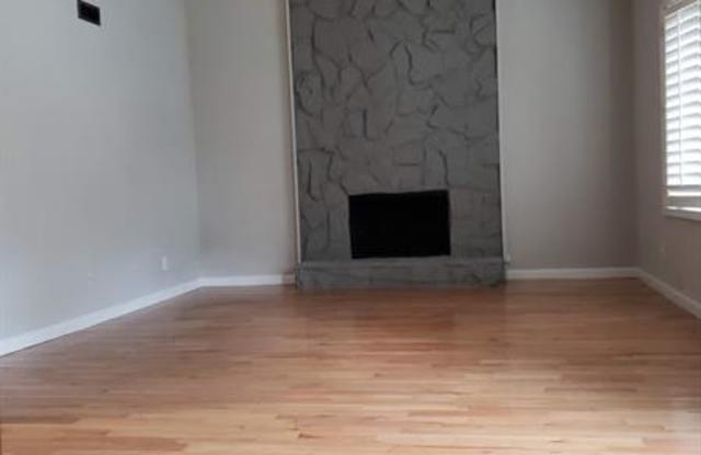 1490 Bentley Lane SE Gallery 2