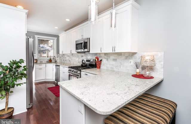 1009 S EAST AVENUE - 1009 South East Avenue, Baltimore, MD 21224