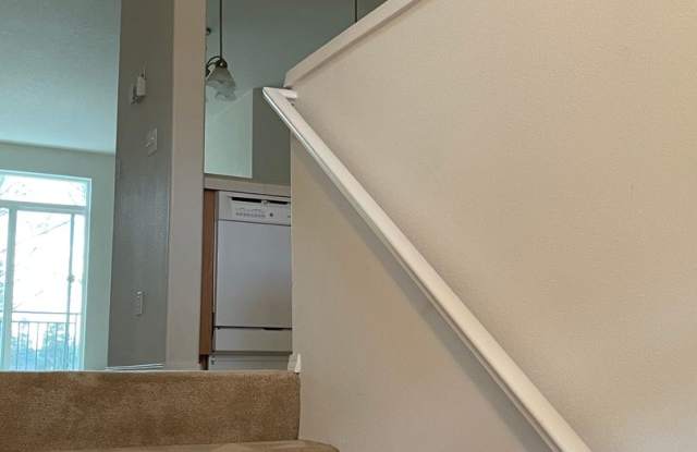 Holiday Move-in Special! 3br/3ba Townhouse near 170th ave MAX station photos photos