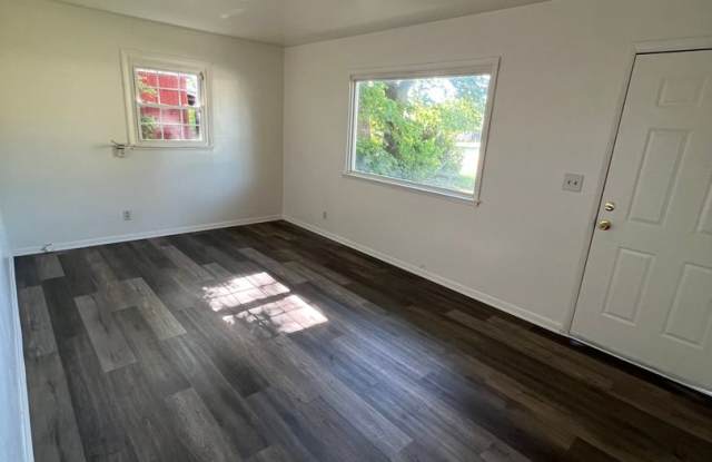 Remodeled Like New 2 Bedroom 1 Bath Gallery 4
