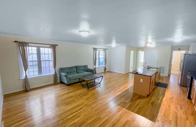 Stylish 3-Bedroom Condo in the Heart of Carytown - 3219 Ellwood Avenue, Richmond, VA 23221 Stylish 3-Bedroom Condo in the Heart of Carytown - 3219 Ellwood Avenue, Richmond, VA 23221