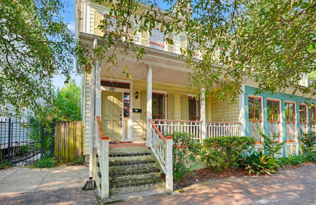 2 Bedroom Charmer with Sundeck, Wood Floors, and High Ceilings photos photos