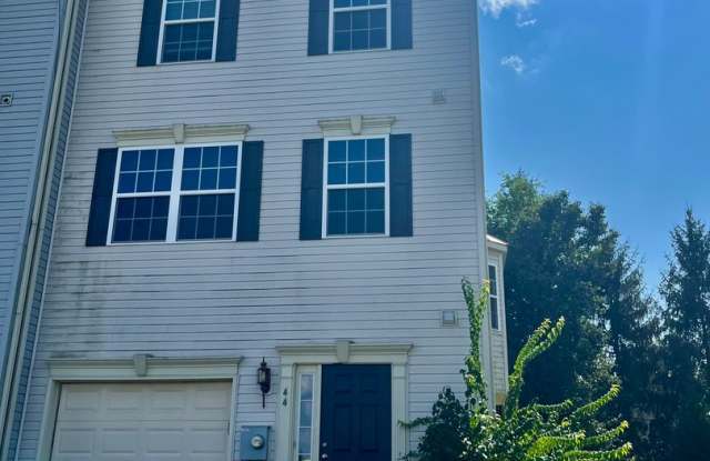 Beautiful End-Unit Townhome – 4 Bedrooms, 2 Full Baths & 2 Half Baths photos photos