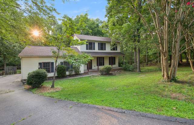 Country Charmer 3Bd/2.5Bth colonial home w/ 2 car garage on 1 acre! - 10708 Bentwood Court, Spotsylvania County, VA 22553