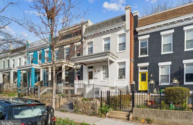 621 KENYON Street NW Gallery 3