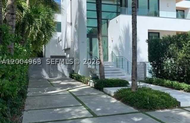 785 Harbor Drive Gallery 3