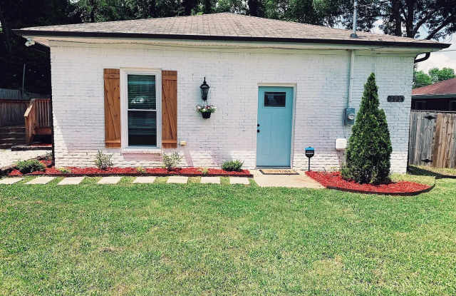 SPACIOUS BRICK RANCH | 3 BEDROOM WITH BONUS | ***STOVEHOUSE/DOWNTOWN*** $500 off First Month Gallery 1