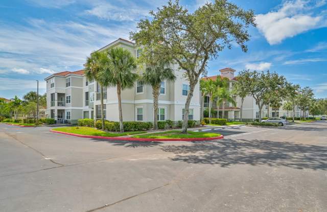 FIRST FLOOR CONDO ~ Walking Distance to Coconut Mall Gallery 4