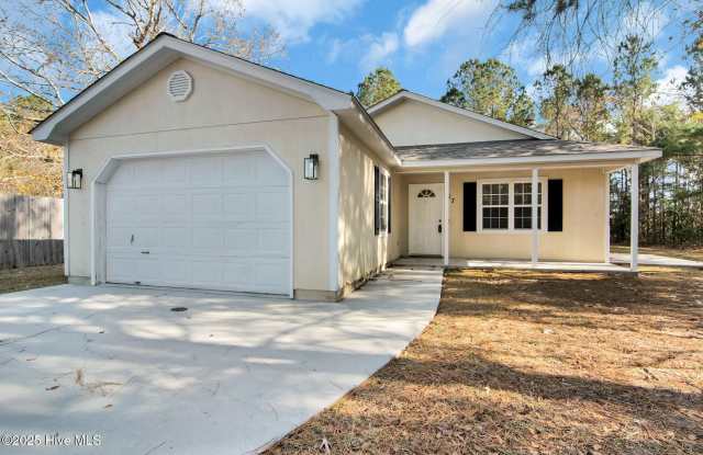 117 Foxlair Drive - 117 Foxlair Drive, Onslow County, NC 28539