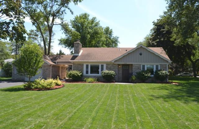 129 W Calumet Rd - 129 West Calumet Road, Fox Point, WI 53217