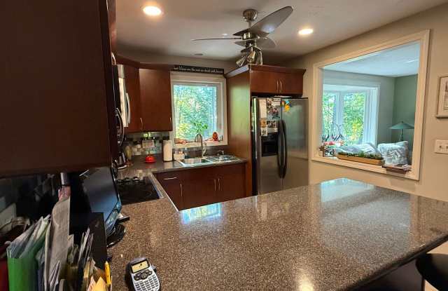 Charming 3-Bedroom Condo in Laconia, NH – $1995/month - WINTER RENTAL Gallery 4
