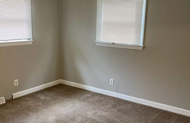 4 Bed / 2 bath! Large yard w/ carport & central HVAC! Gallery 4