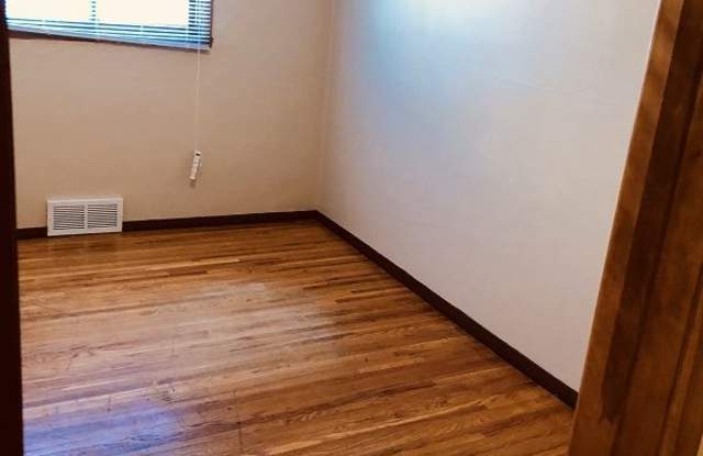 1205 Broadway N Gallery 4