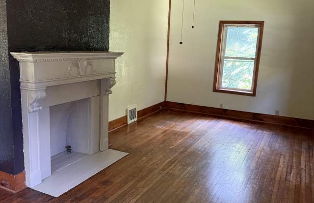 1819 Saint Clair Avenue Gallery 4