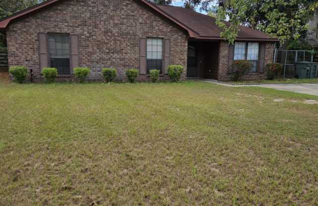 3 Bed /2 Bath ready to move in!! Gallery 1