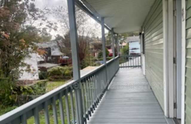 327 East Locust Street - 2 Gallery 4