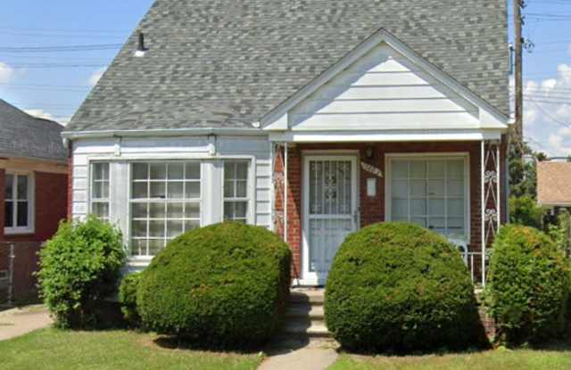 3 bedroom, 1 bath home near 8 mile and Hayes with basement and garage $1200 per month photos photos