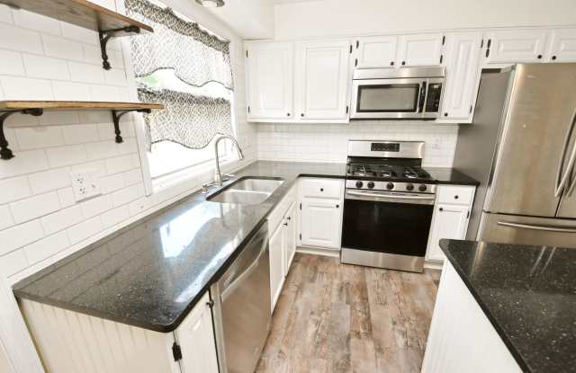 4/5 bedroom 2.5 bath home close to the University of Notre Dame Gallery 3